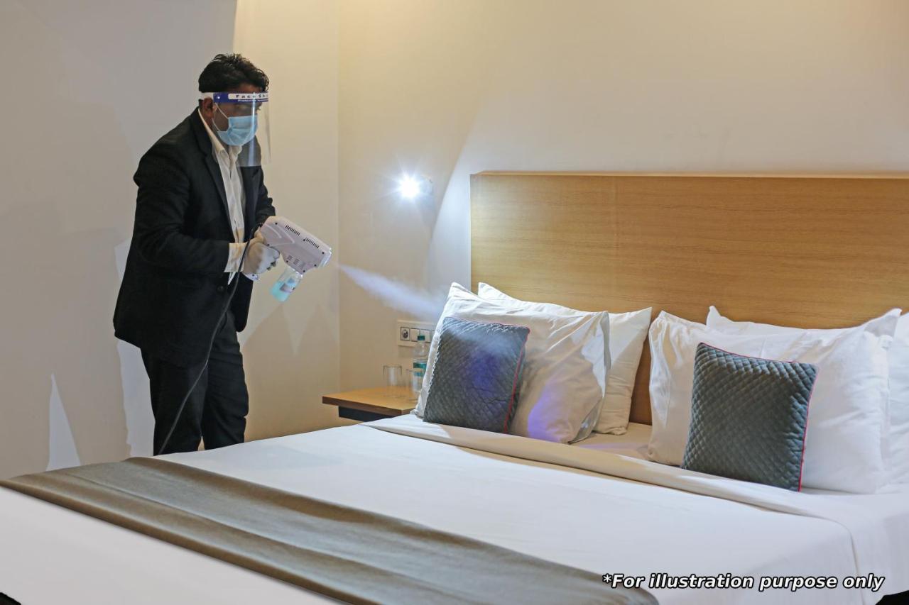 Vaccinated Staff- Oyo Townhouse 105 Khar West Station Hotel Bombaim Exterior foto