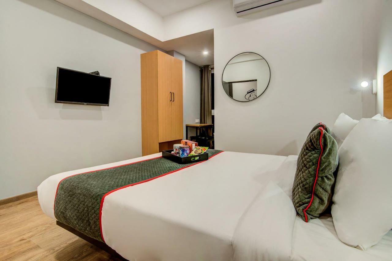 Vaccinated Staff- Oyo Townhouse 105 Khar West Station Hotel Bombaim Exterior foto