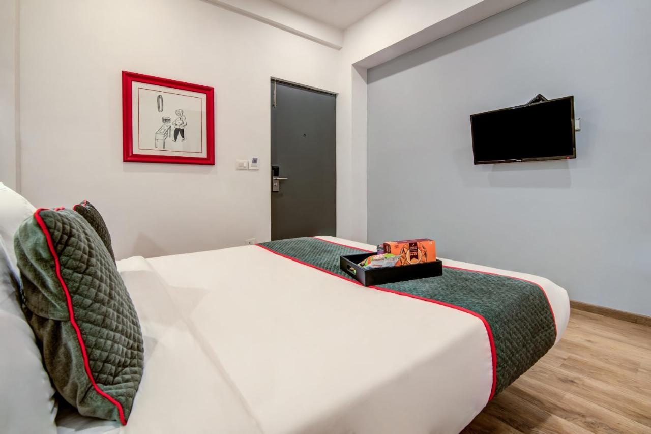 Vaccinated Staff- Oyo Townhouse 105 Khar West Station Hotel Bombaim Exterior foto